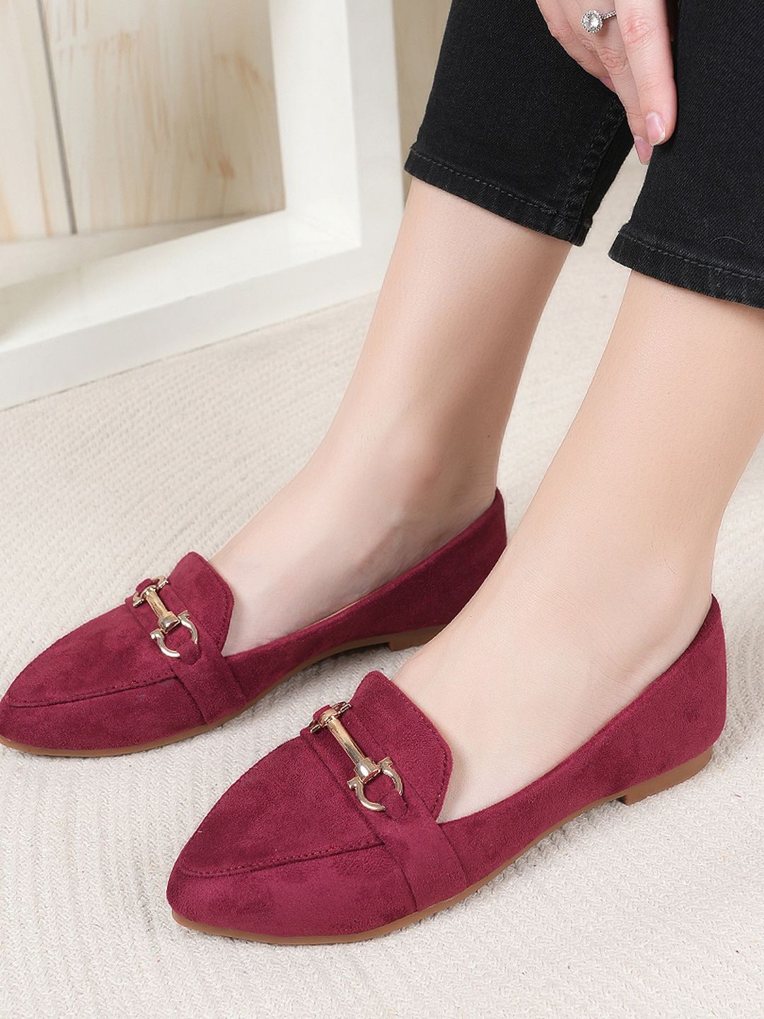 DressBerry Maroon Pointed Toe Buckles Detail Ballerinas