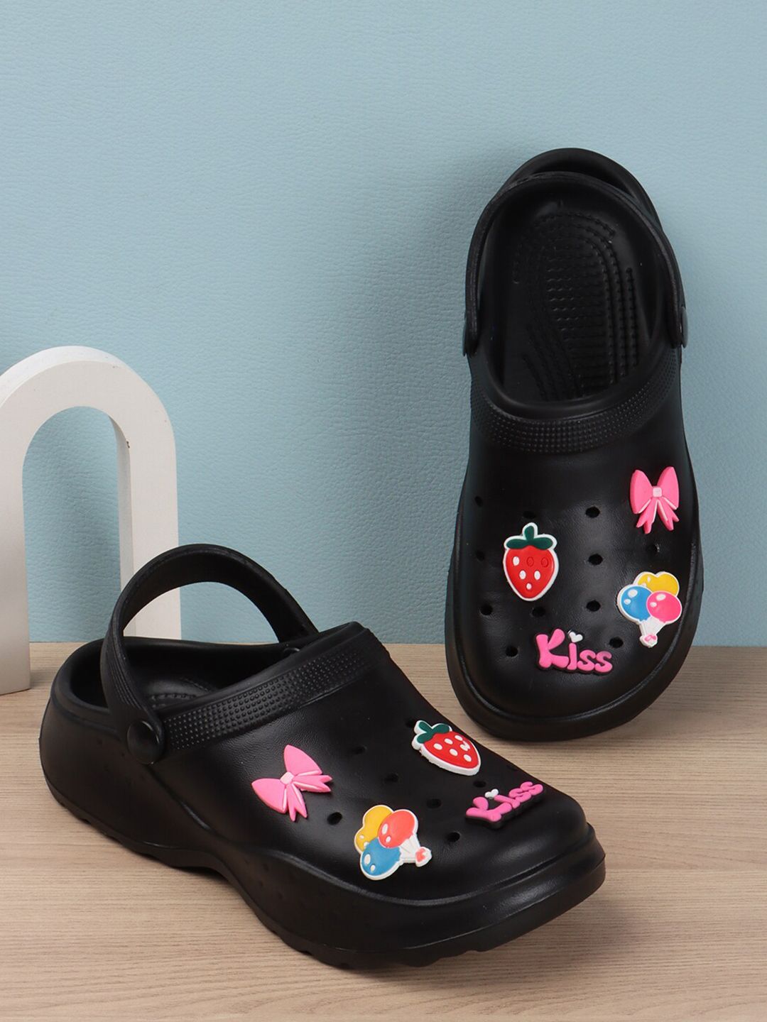 The Roadster Lifestyle Co. Women Black Self Design Lightweight Clogs