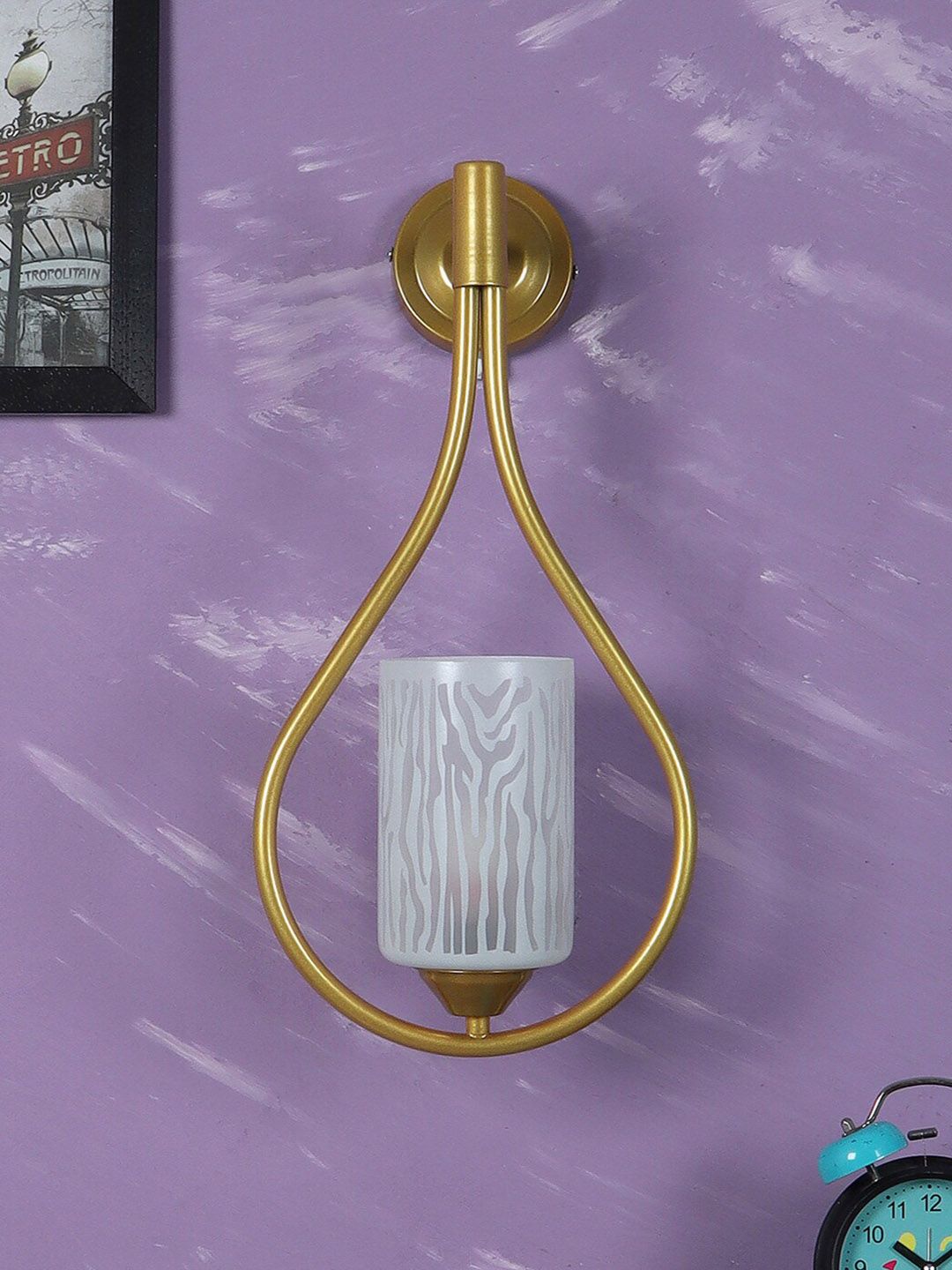 decorativeray Gold Toned Cylindrical Metal Wall Lamp