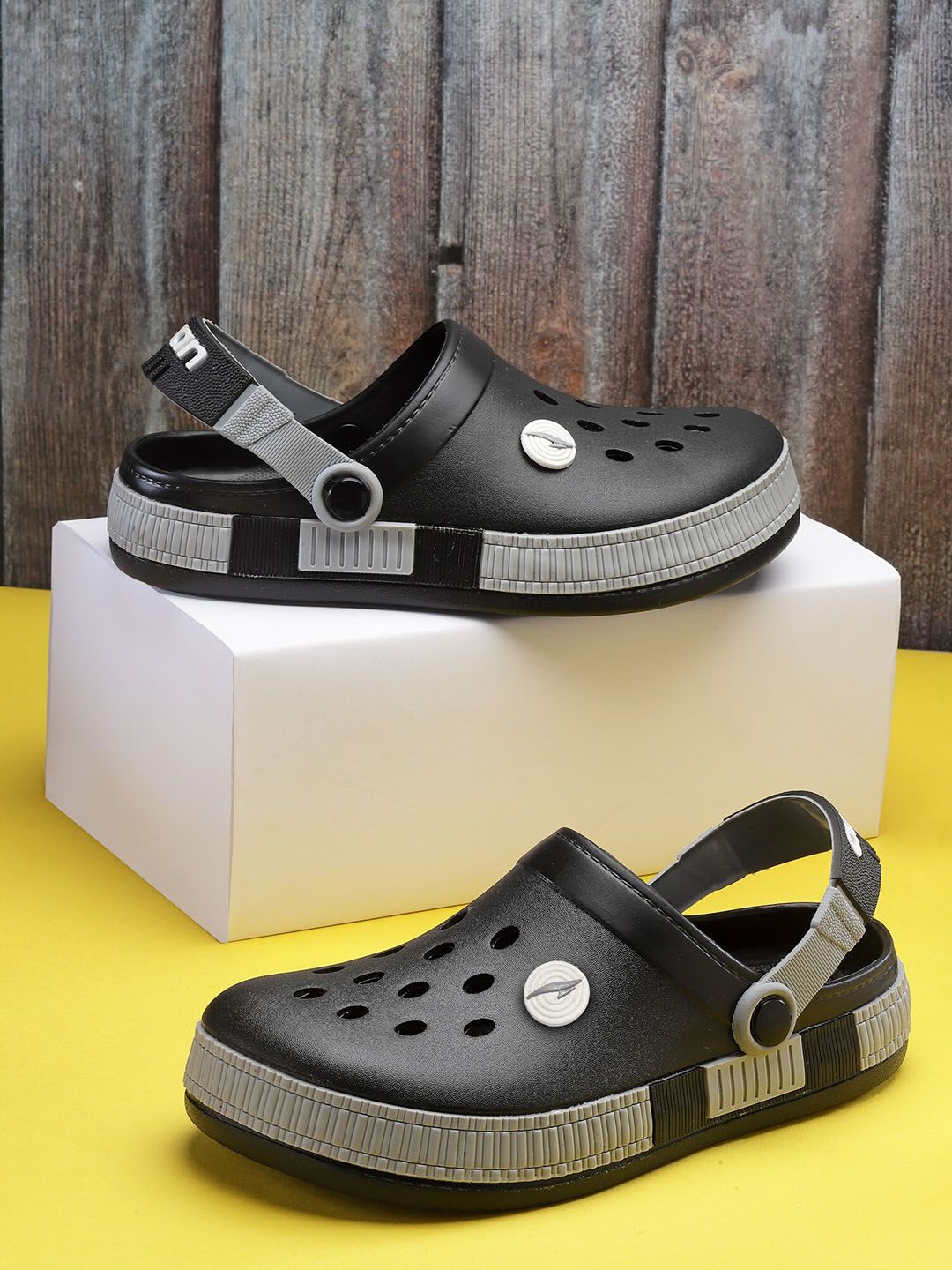 ASIAN Men Self Design Clogs