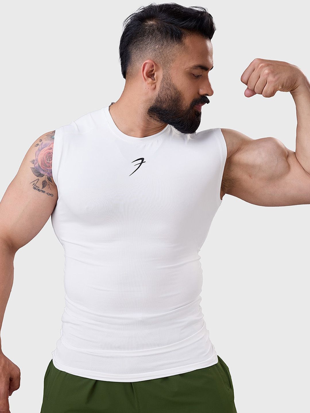 efu EATHER SLEEVELESS TOP ホワイトF Buy FUAARK Compression Sleeveless Tank - Innerwear Vests for Men