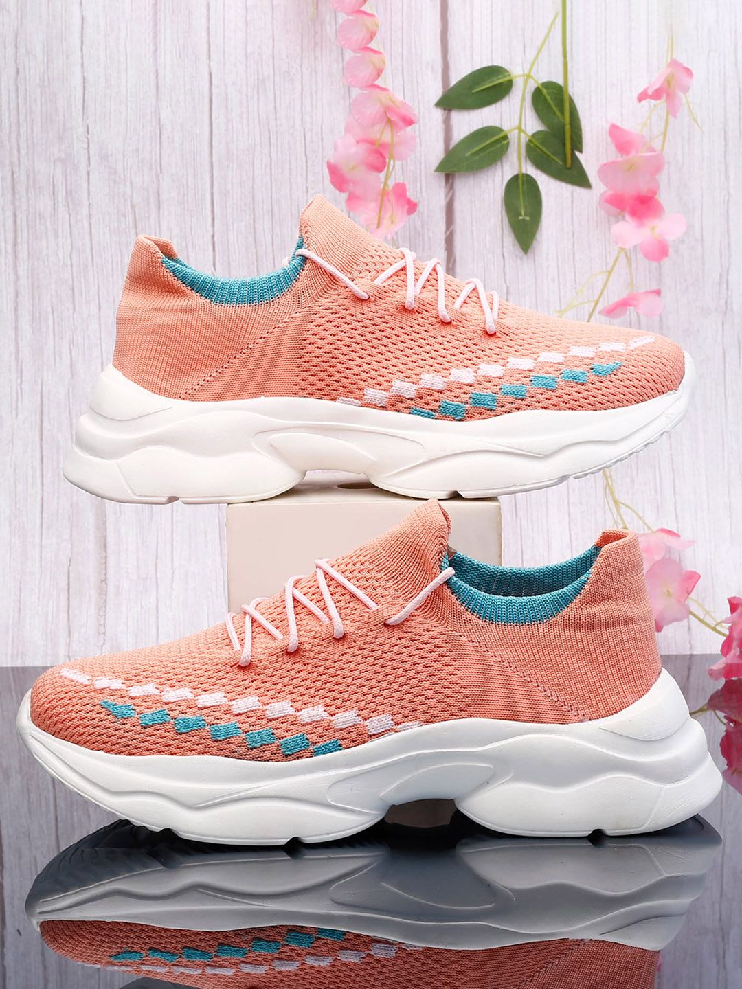 KRAASA Women Textured Lace Up Sneakers