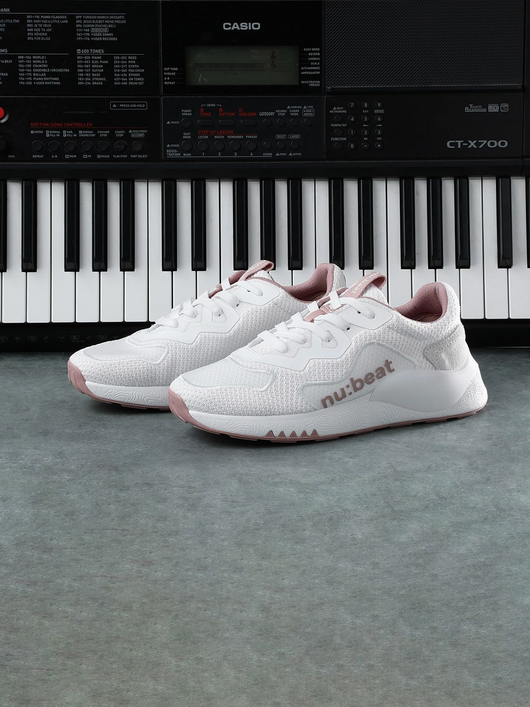 nubeat HIPSONIC White Women Sneakers