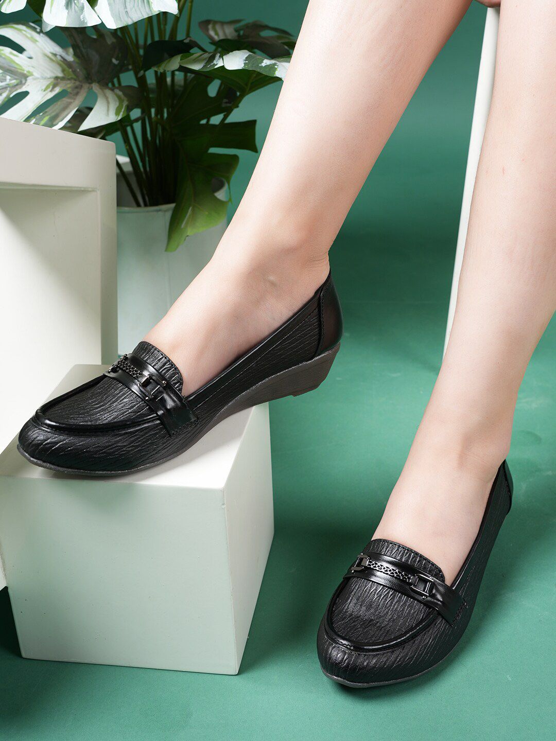 Mast & Harbour Black Textured Wedge Pumps