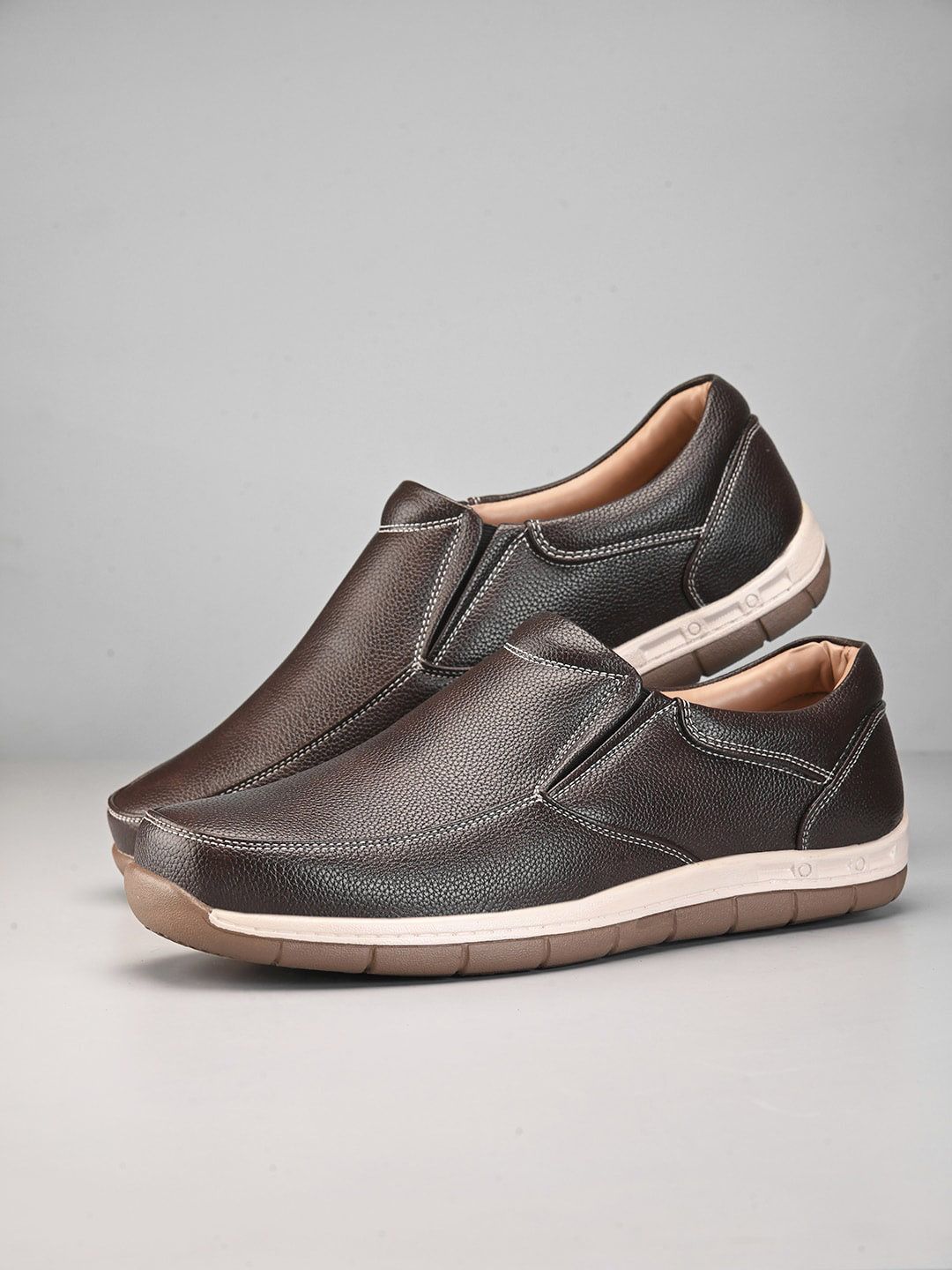 The Roadster Lifestyle Co. Men Brown Textured Lightweight Loafers