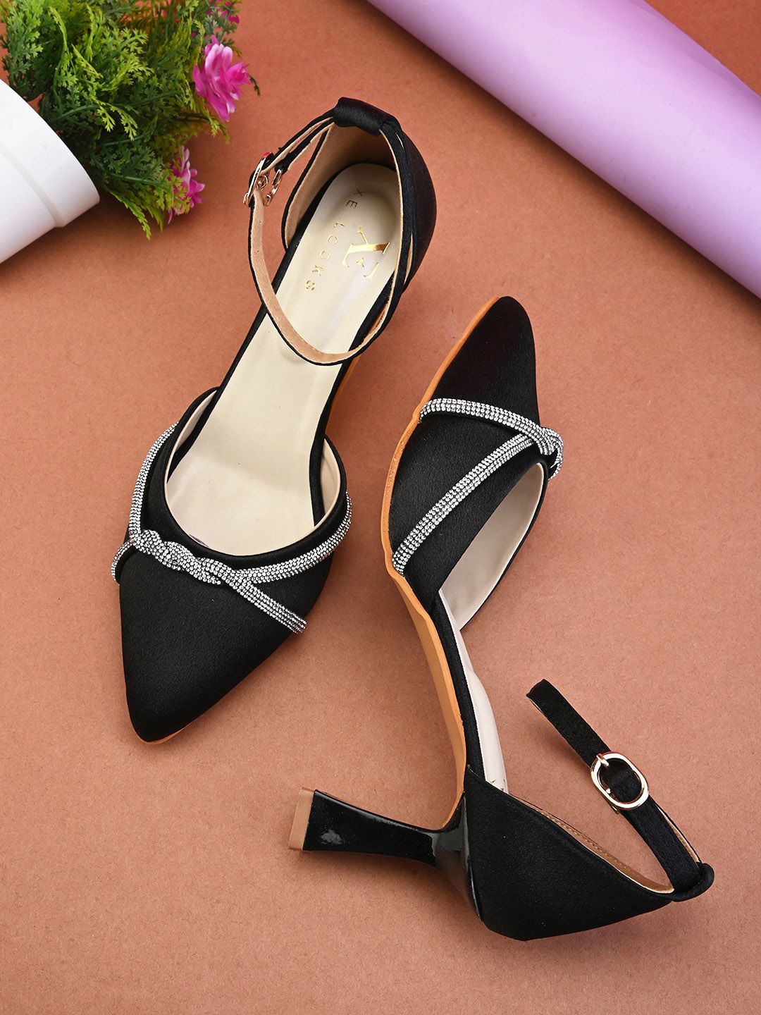 XE Looks Embellished Pointed Toe Block Heel Pumps