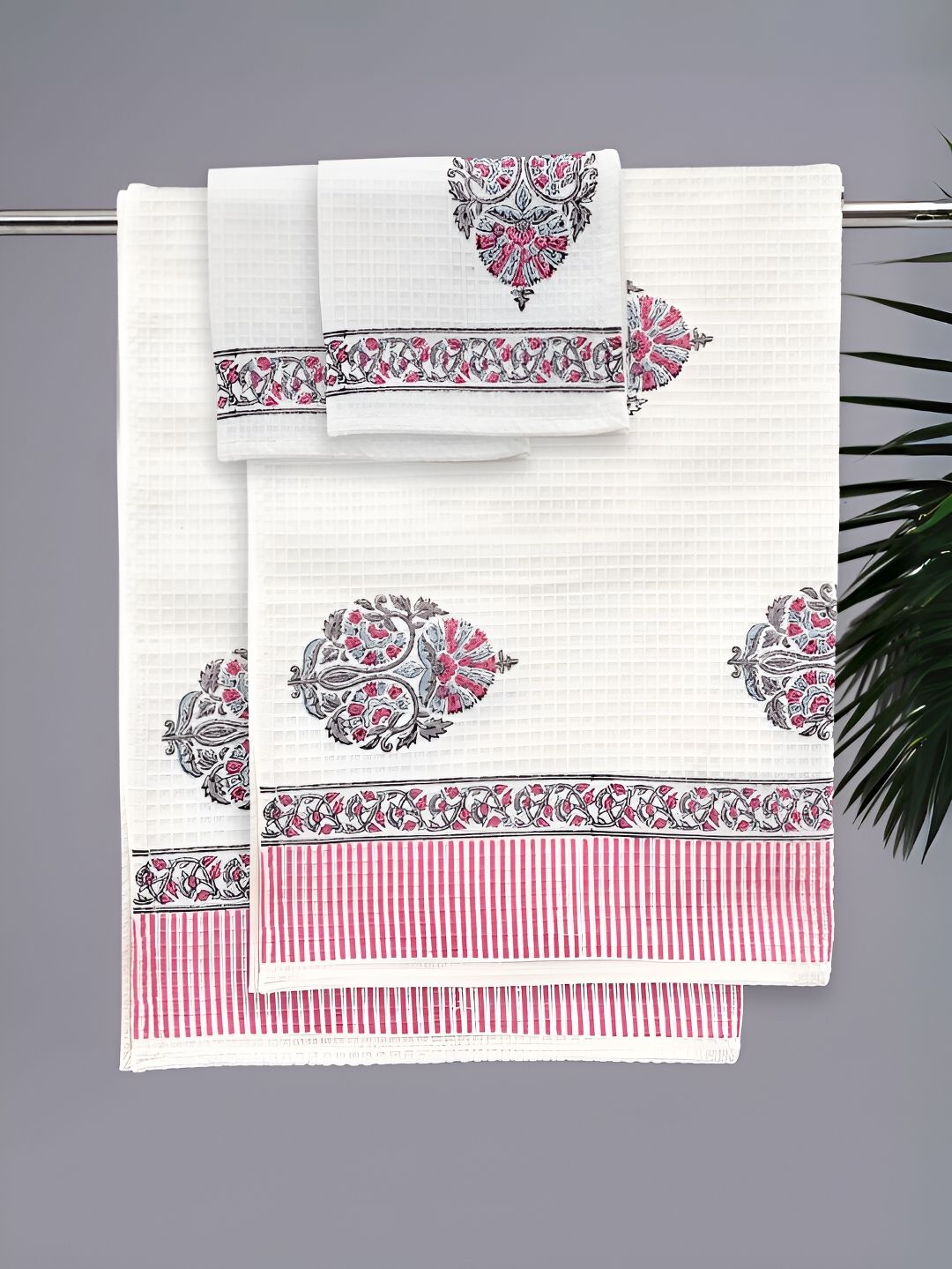 Peepul Tree White & Pink 4 Pieces Printed Cotton 300 GSM Towels