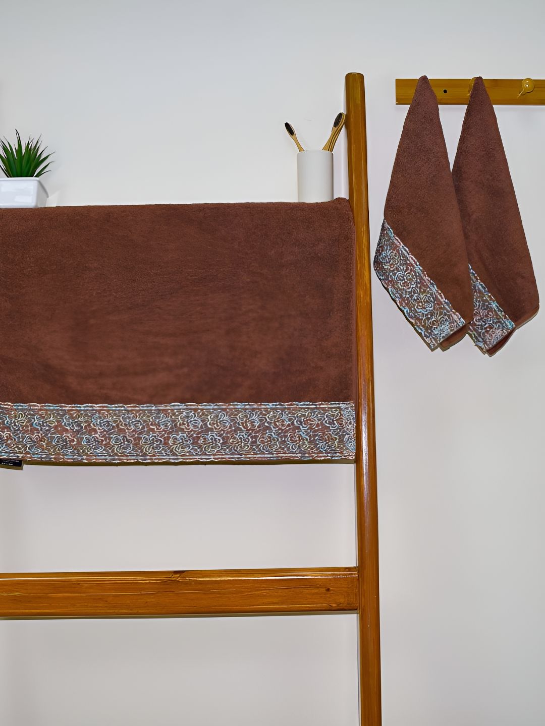 RANGOLI Brown & White 3 Pieces Pure Cotton 540 GSM Towel Set
