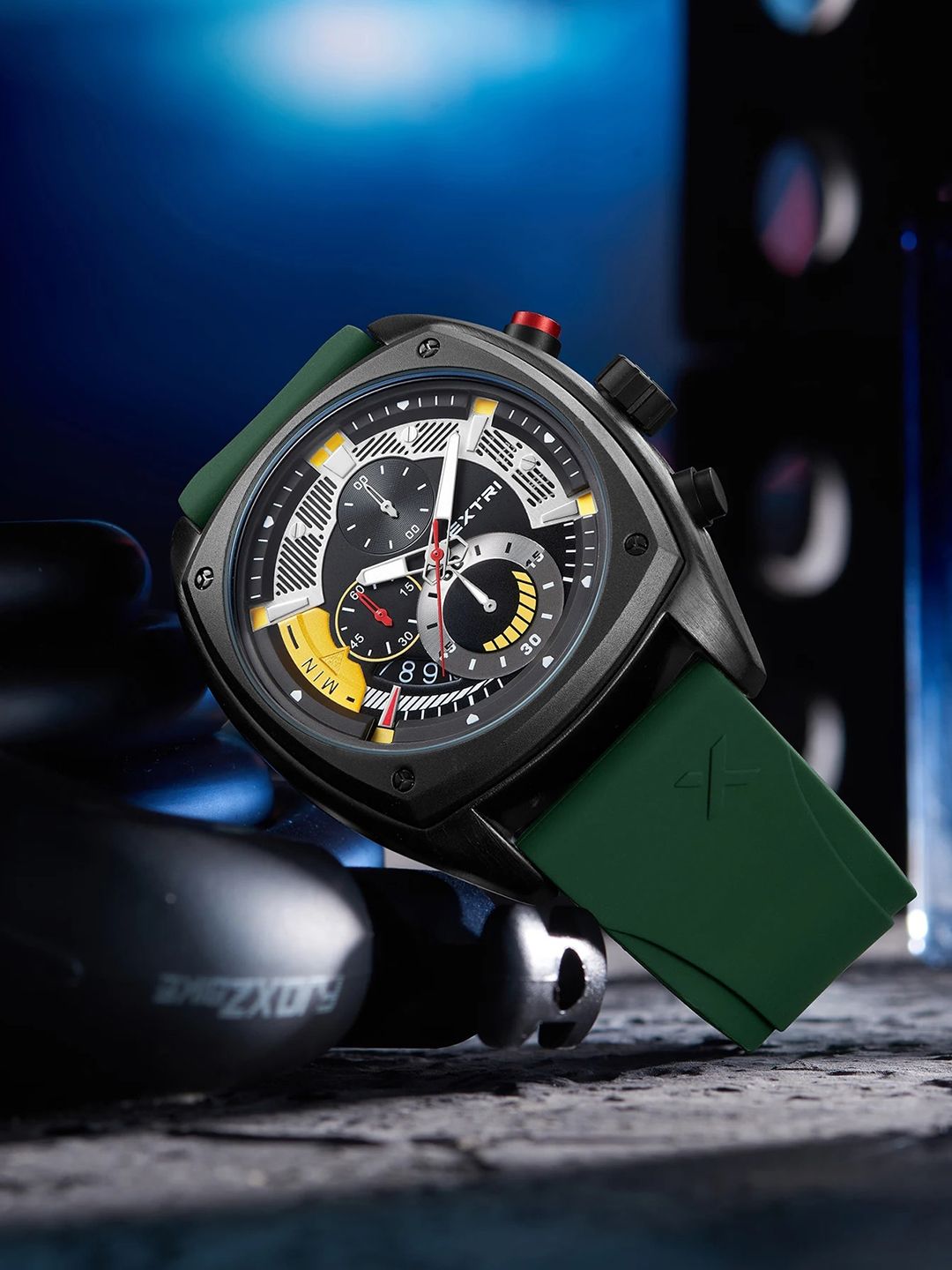Buy EXTRI Men Textured Dial & Silicon Straps Analogue Chronograph
