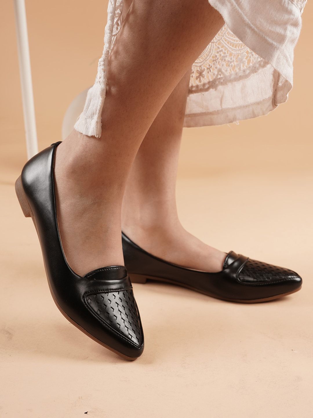 DressBerry Black Laser Cut Ballerinas