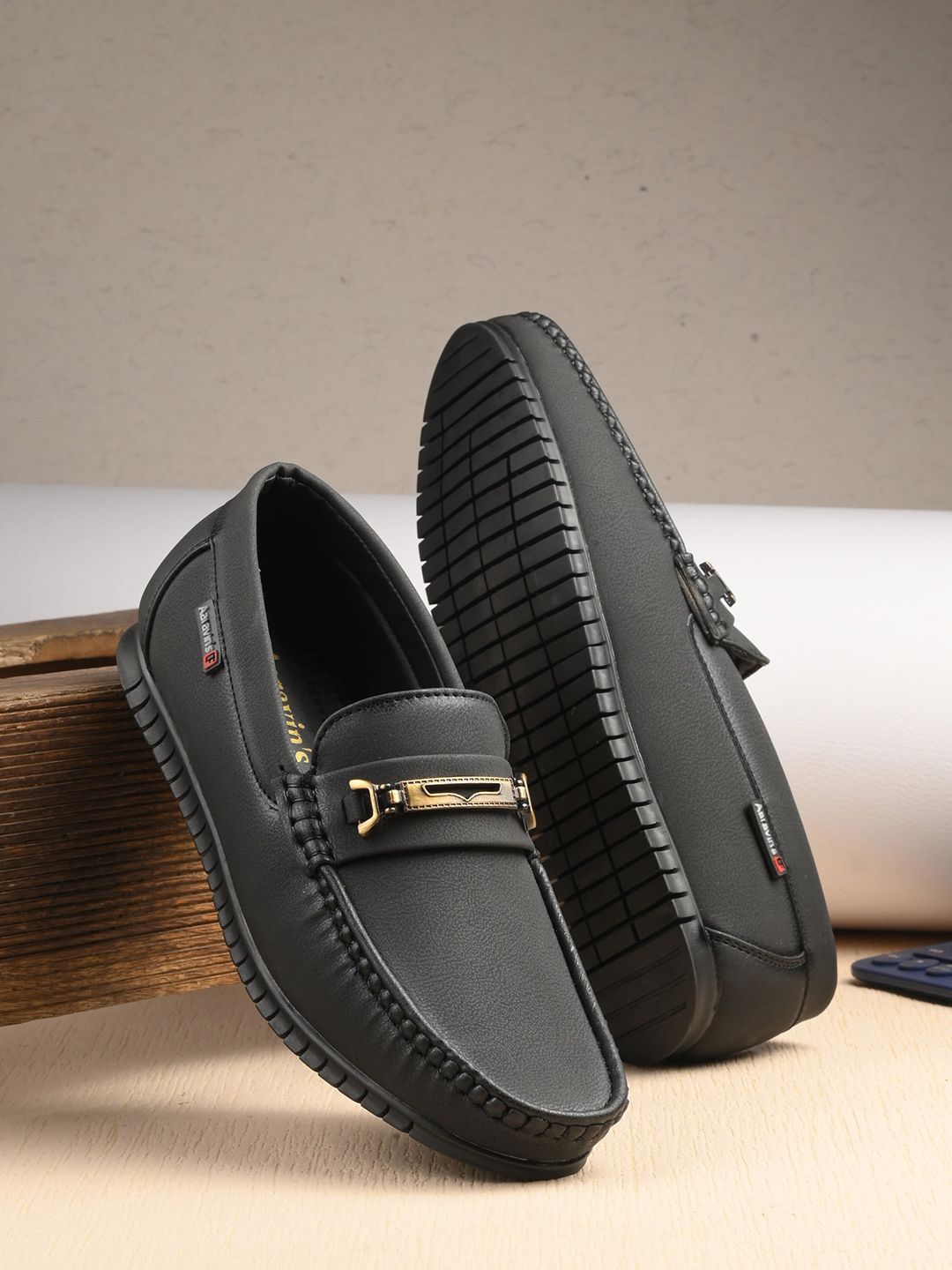 AARAVIN'S Men Textured Lightweight Horsebit Loafers