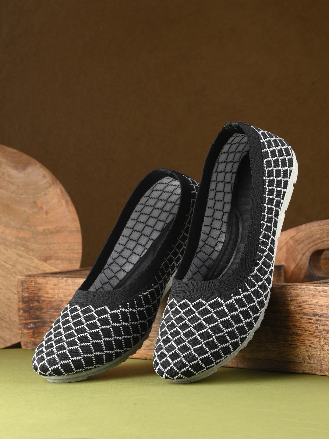 DressBerry Black Textured Ballerinas