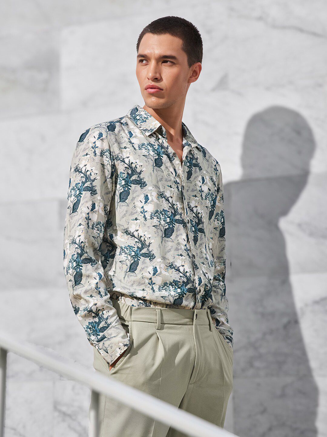 Mufti Slim Fit Short Sleeves Spread Collar Floral Opaque Printed Casual Shirt