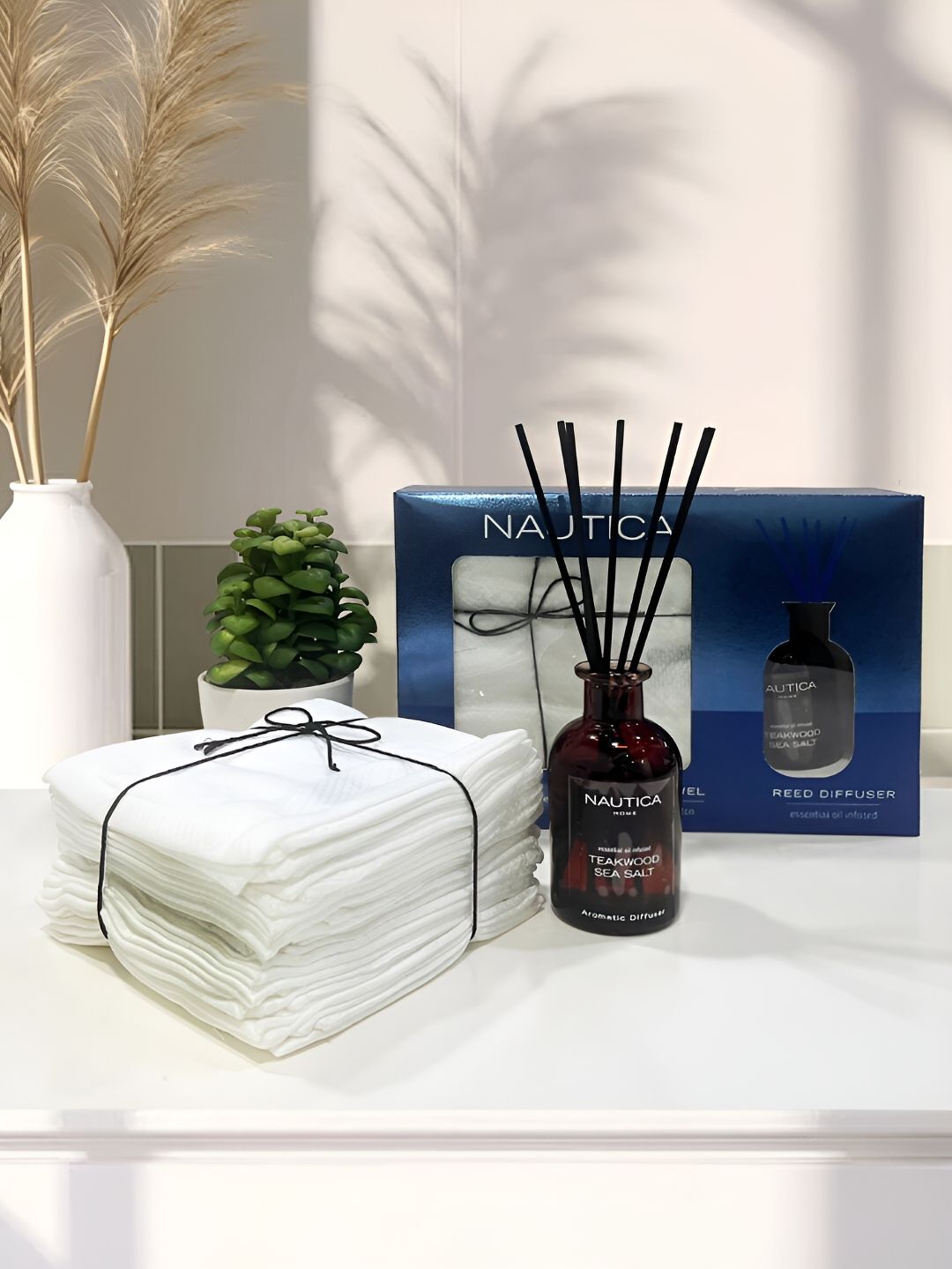 Nautica White 15 Pieces Bamboo Face Towels & Reed Diffuser 80 ml