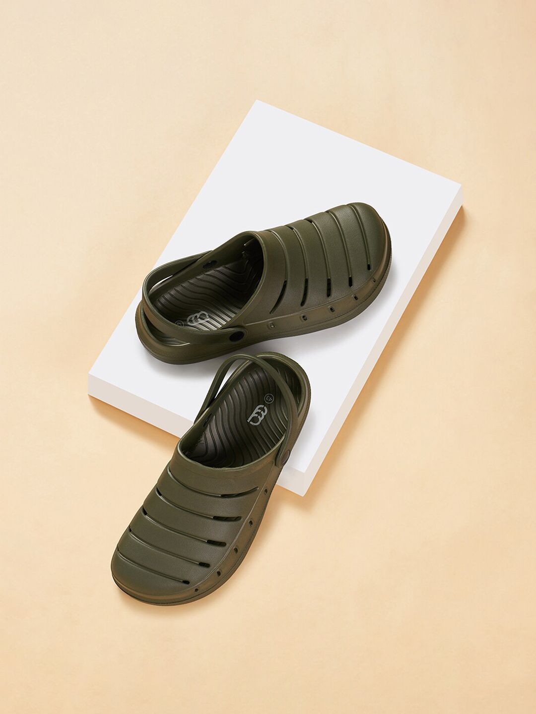 Ajile by Pantaloons Men Rubber Clogs