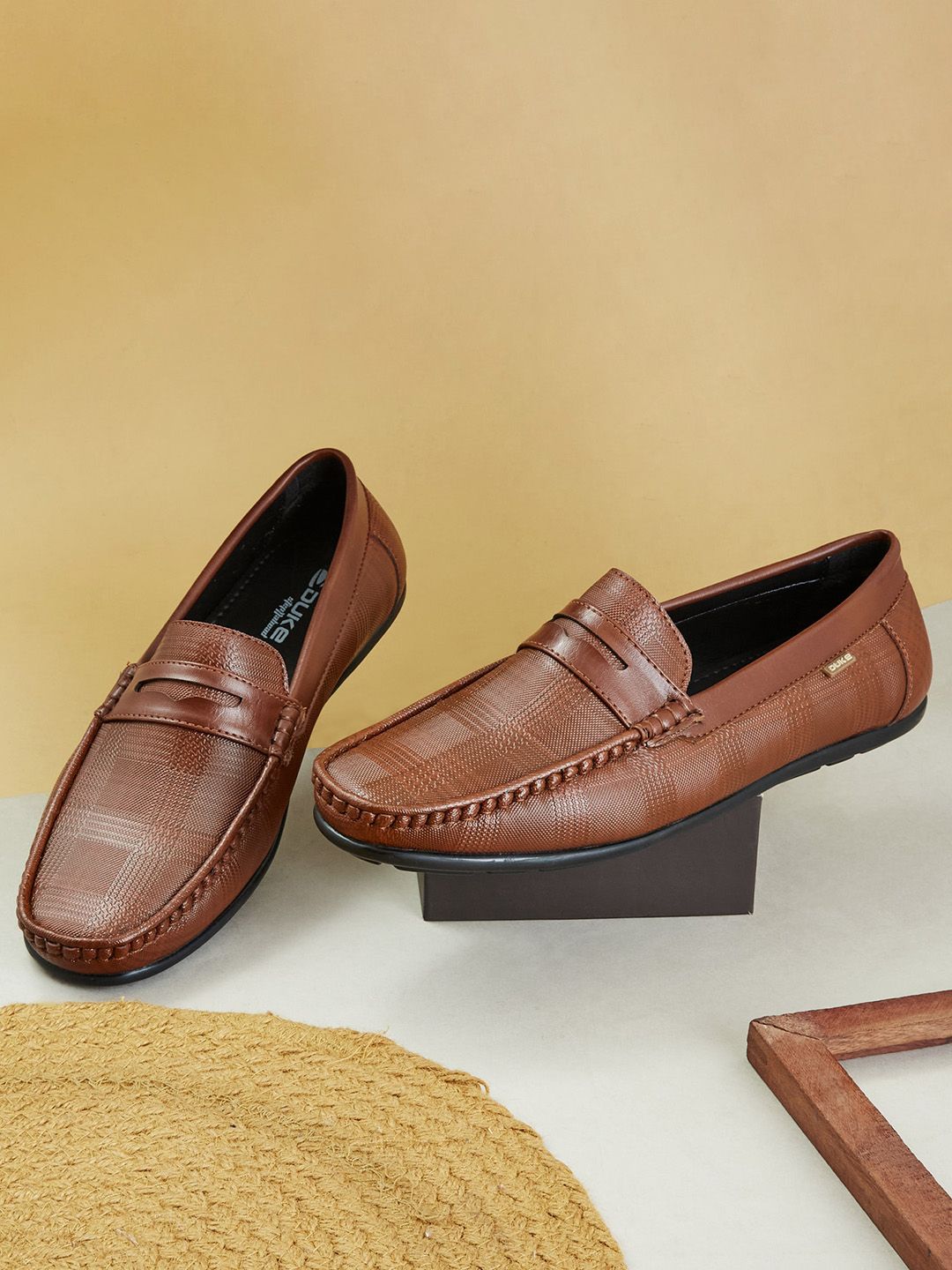 Men Textured Loafers