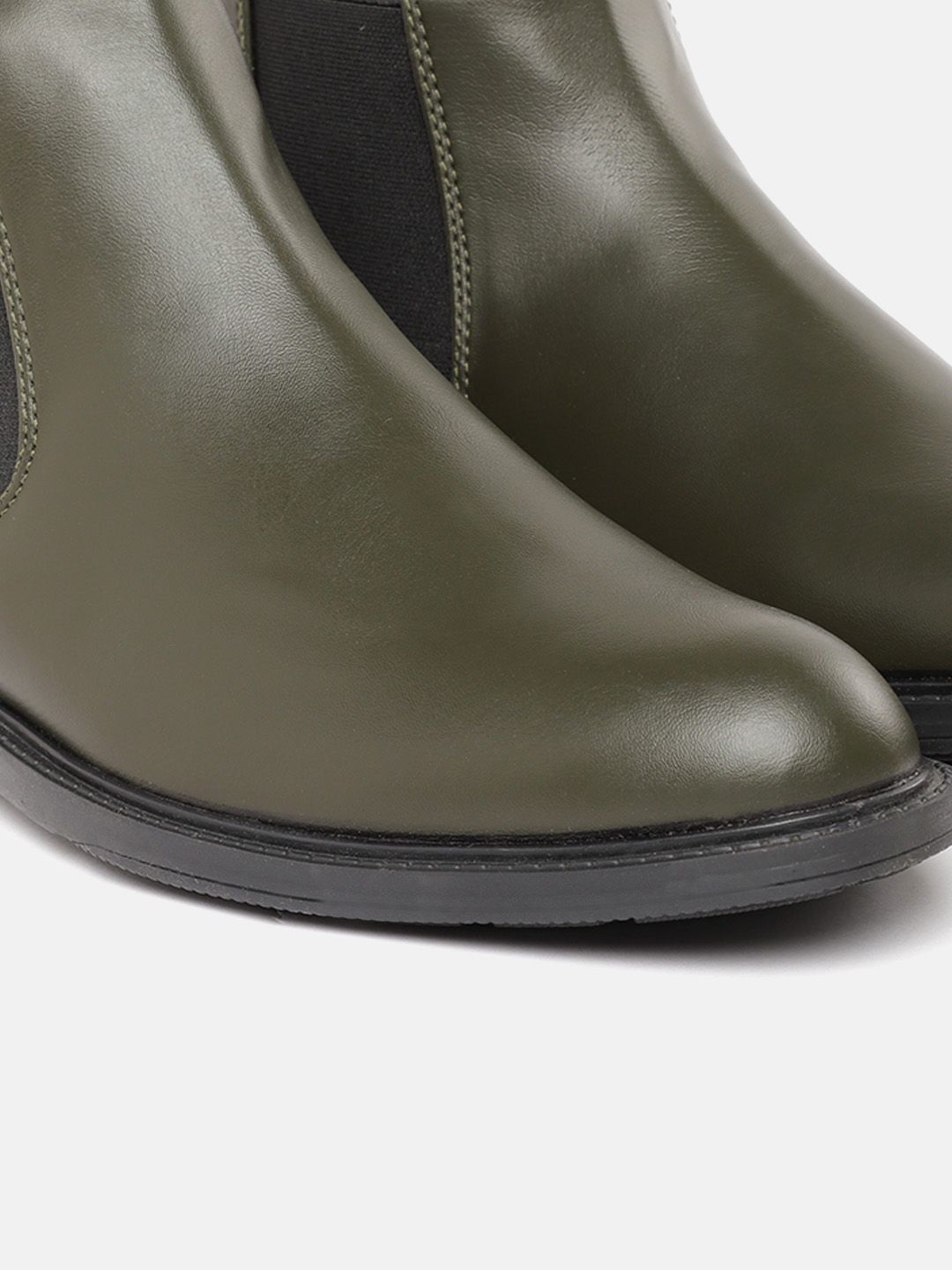 Buy The Roadster Lifestyle Co. Men Solid Zipper Chelsea Boots