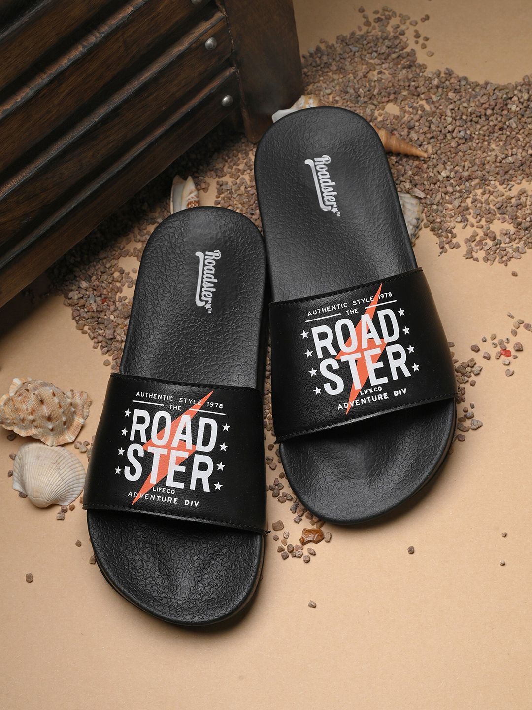 The Roadster Lifestyle Co. Black Printed Open Toe Sliders