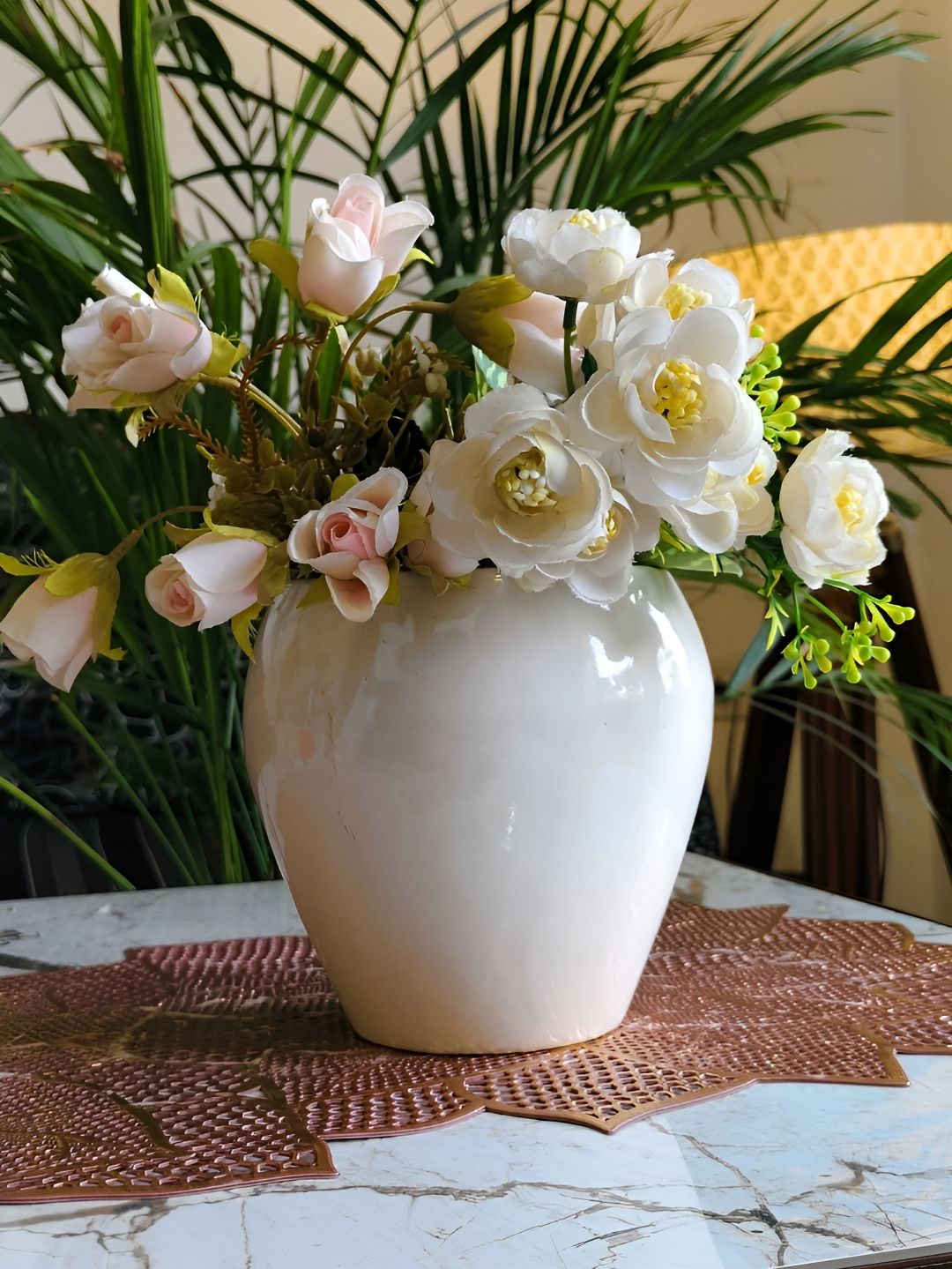 NIYARA White Glossy Ceramic Planter