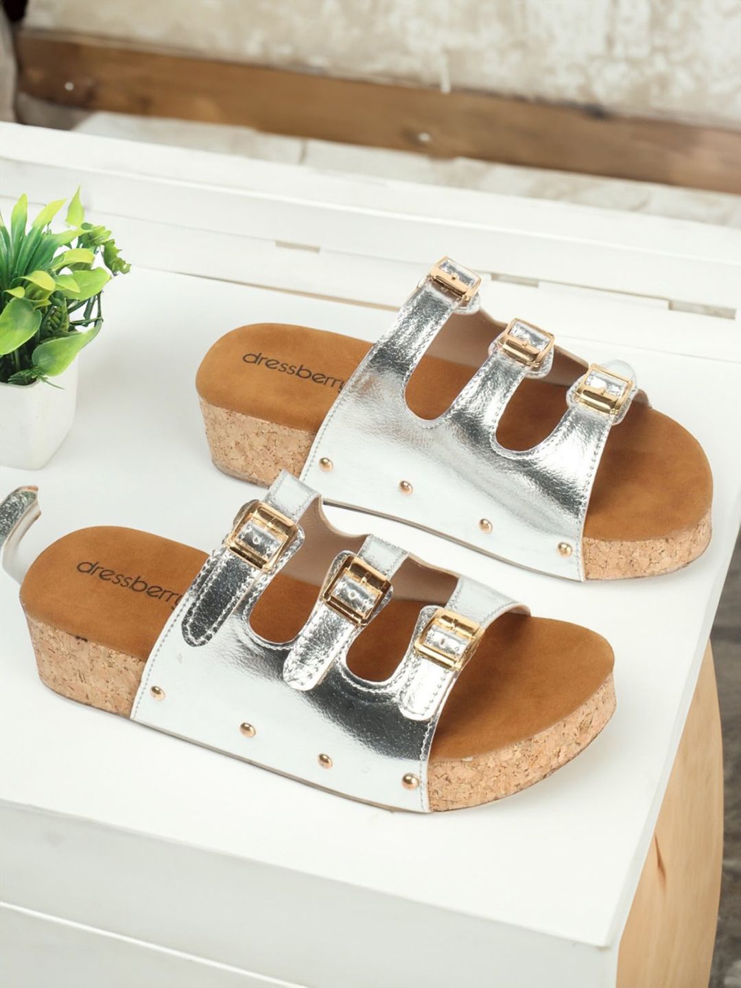 DressBerry Silver Toned Buckle Detailed Flatform Heels