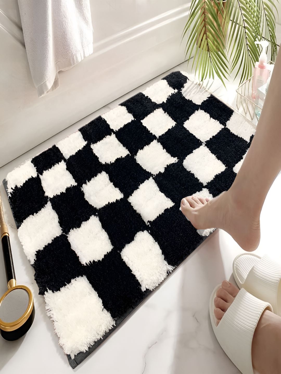 LUXEHOME INTERNATIONAL White & Black Printed Non-Slip Bath Rug
