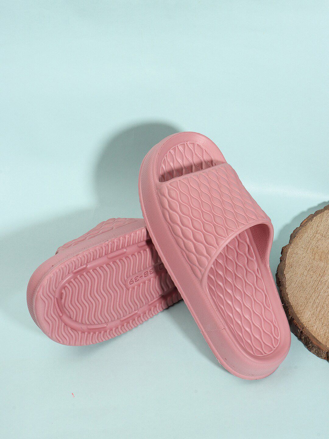 The Roadster Lifestyle Co. Women Pink Self Design Lightweight Sliders