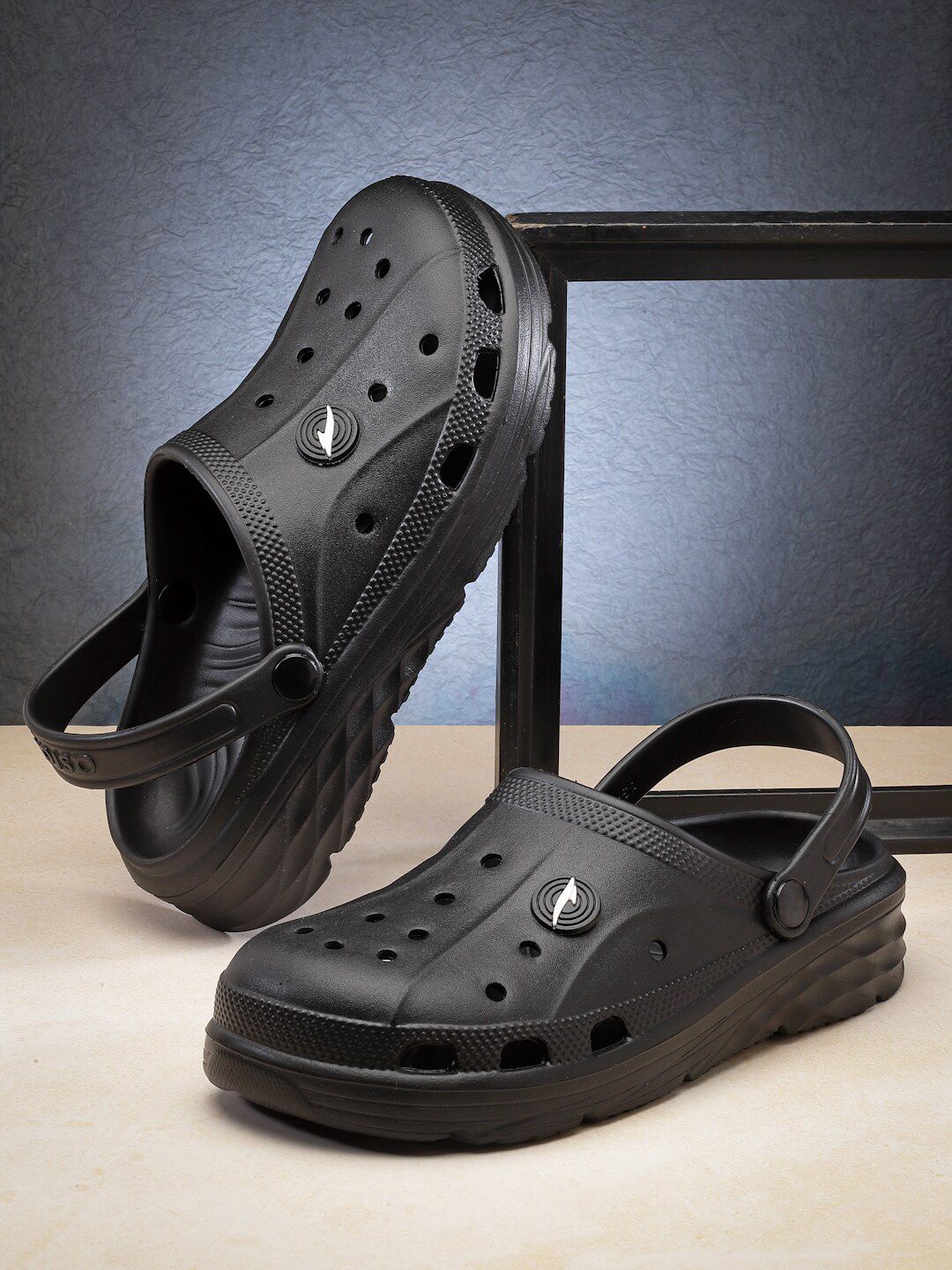 ASIAN Men Self Design Clogs