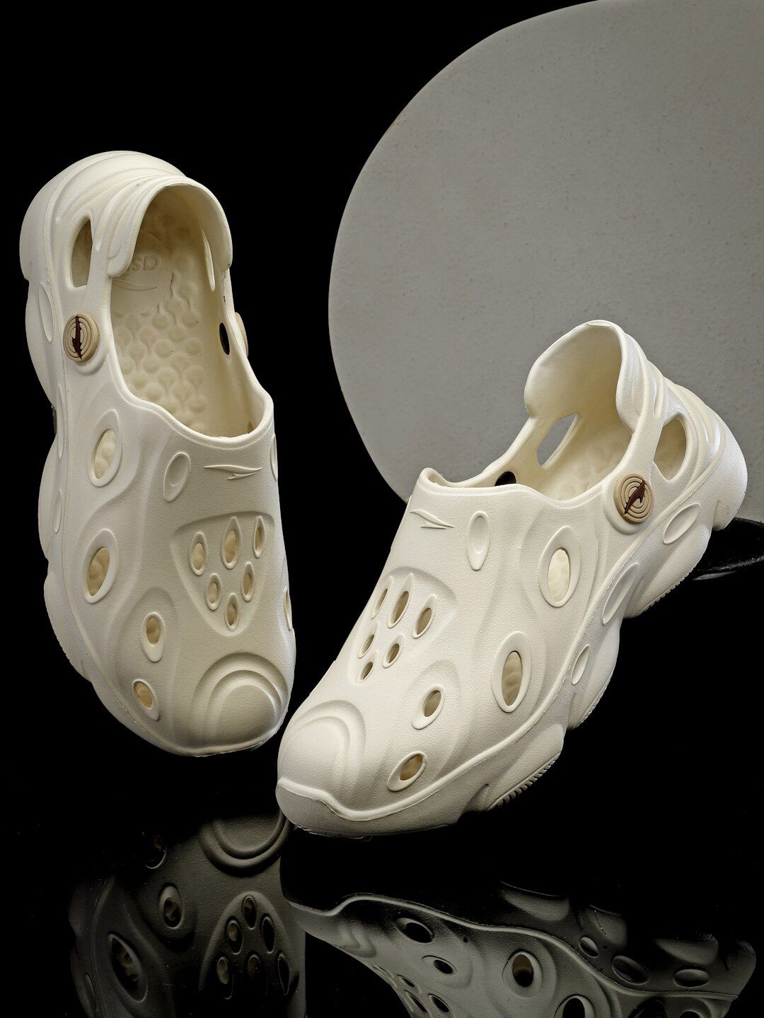 ASIAN Men Self Design Clogs
