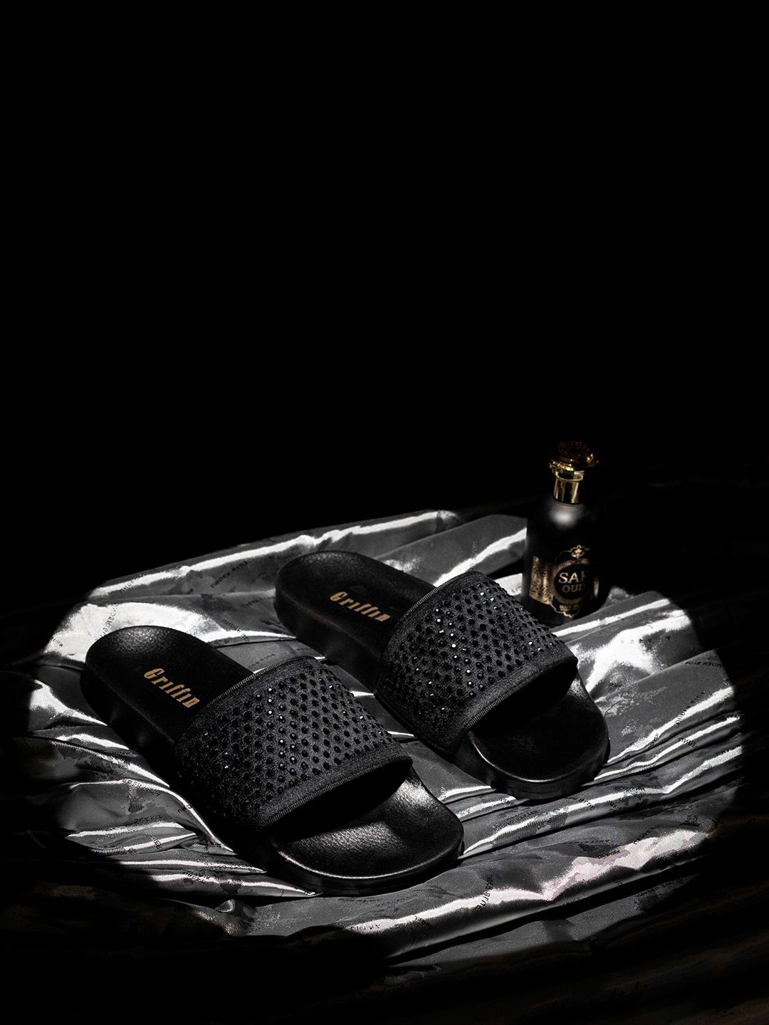 GRIFFIN Men Embellished Sliders
