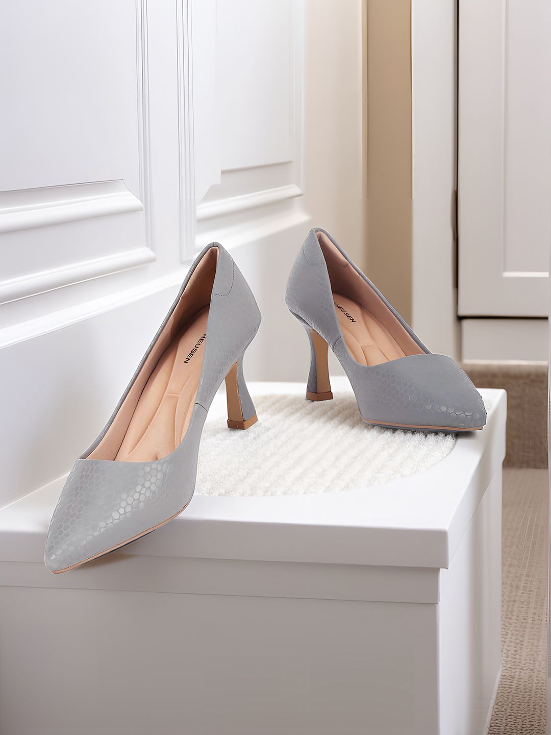 Van Heusen Textured Slim Heel Pumps