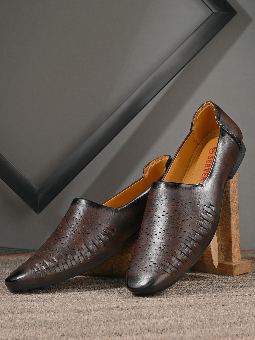 SERVER Men Perforations Round Toe Lightweight Loafers