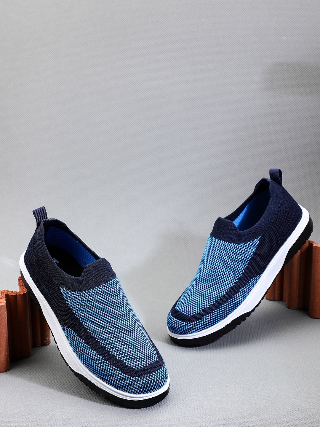 TPENT Women Round Toe Canvas Slip-On Sneakers