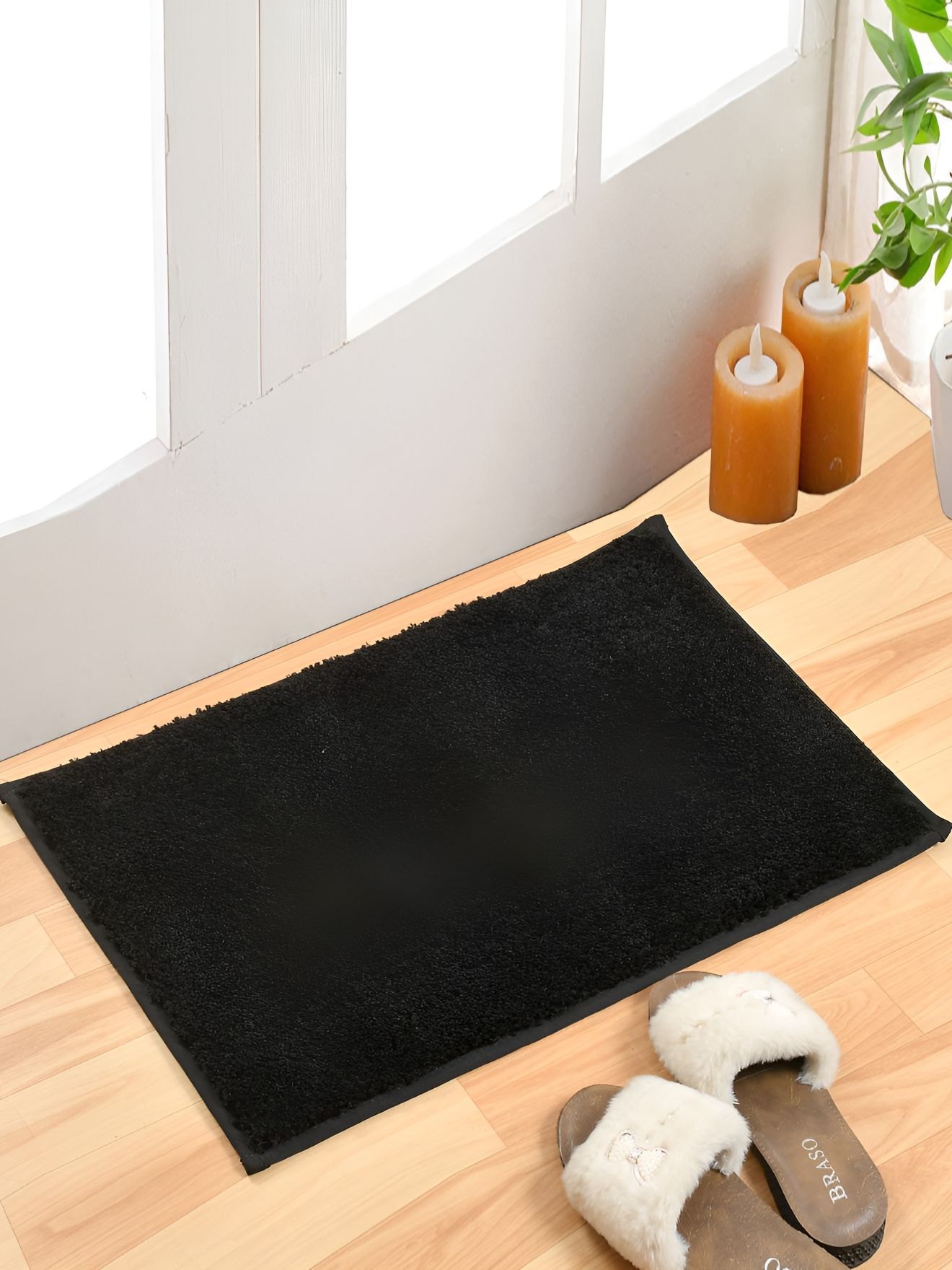 Furnistitchs Black Super Absorbent Anti-Skid 2000 GSM Microfibre Bath Rug