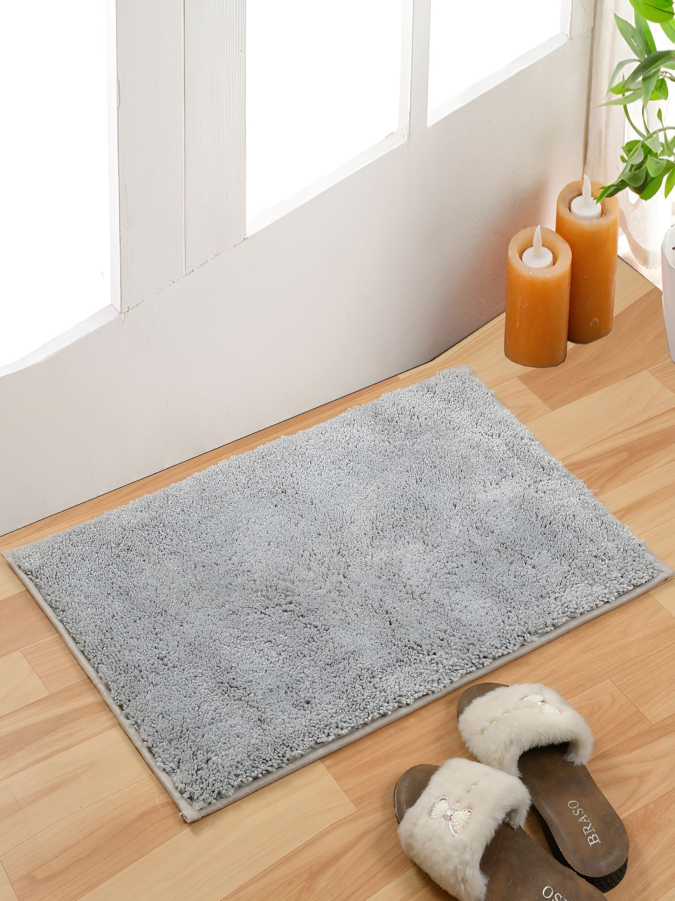 Furnistitchs Light Grey Super Absorbent Anti-Skid 2000 GSM Microfibre Bath Rug