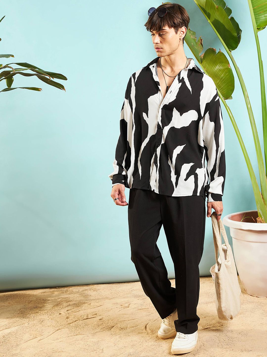 MASCLN SASSAFRAS Men Relaxed Opaque Abstract Printed Casual Shirt
