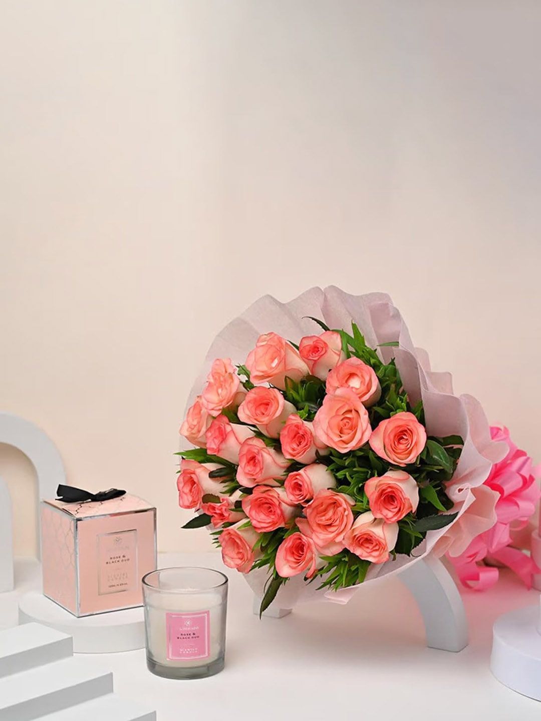 Floweraura 20 Pieces Bunch of Fresh Live Roses Flowers Bouquet With Glass Candle