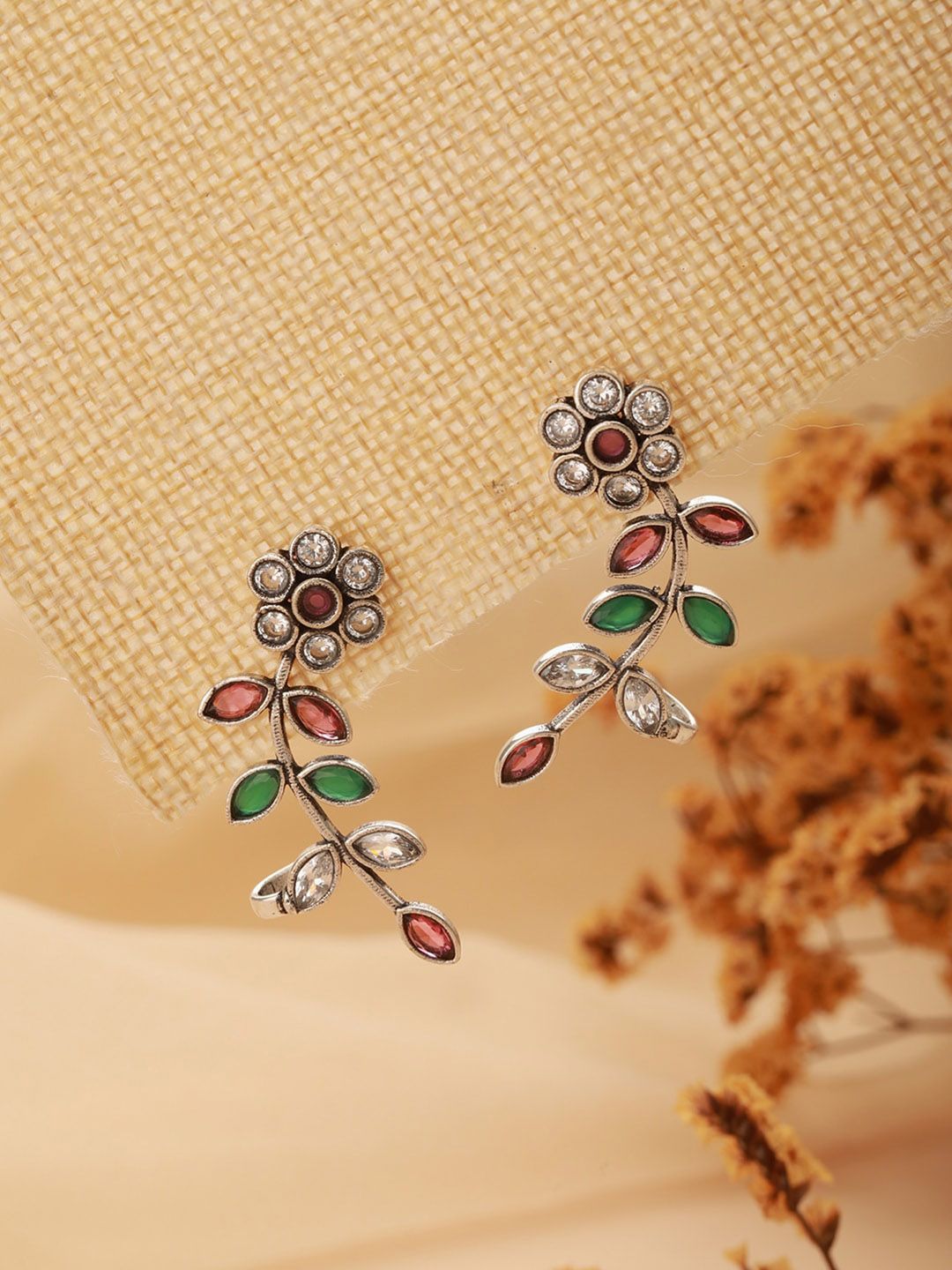 Saraf RS Jewellery Rhodium-Plated American Diamond Contemporary Ear Cuff