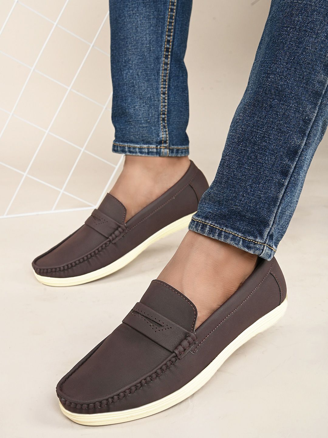 Prolific Men Round Toe Lightweight Loafers