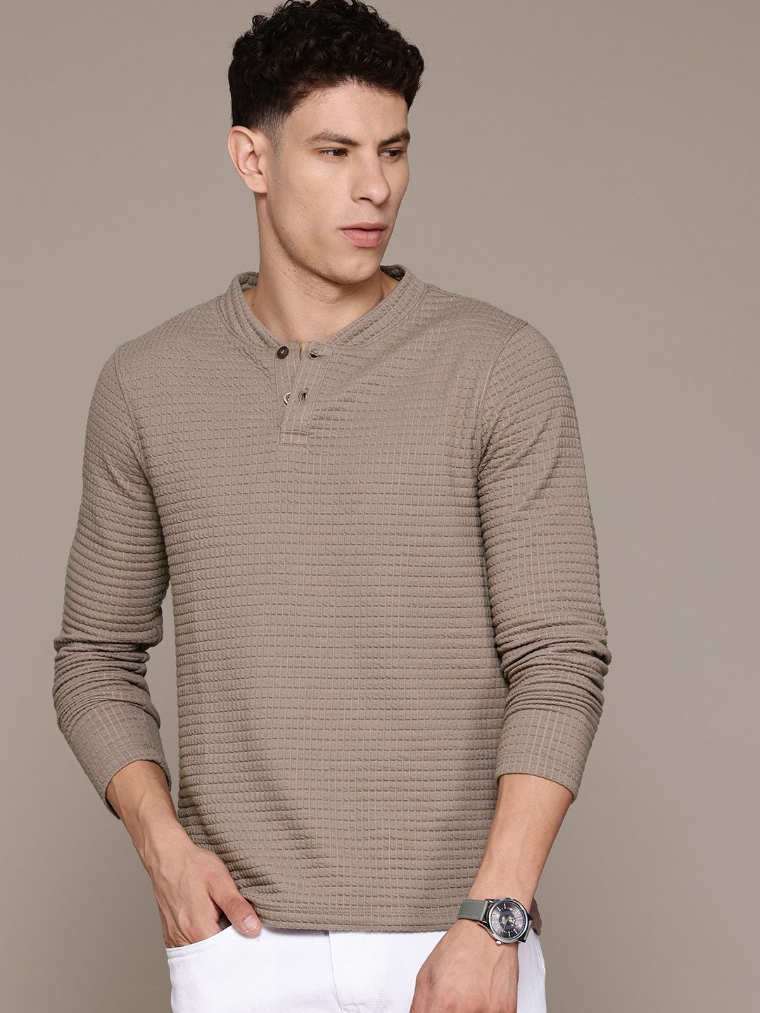 The Roadster Lifestyle Co. Men Self-Checked T-shirt
