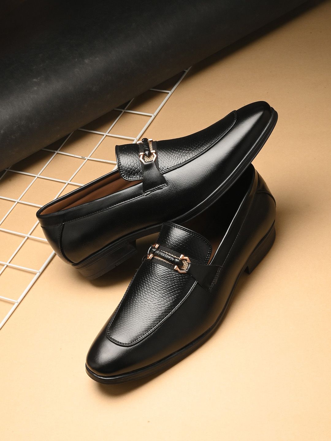 House of Pataudi Men Textured Slip On Formal Loafers