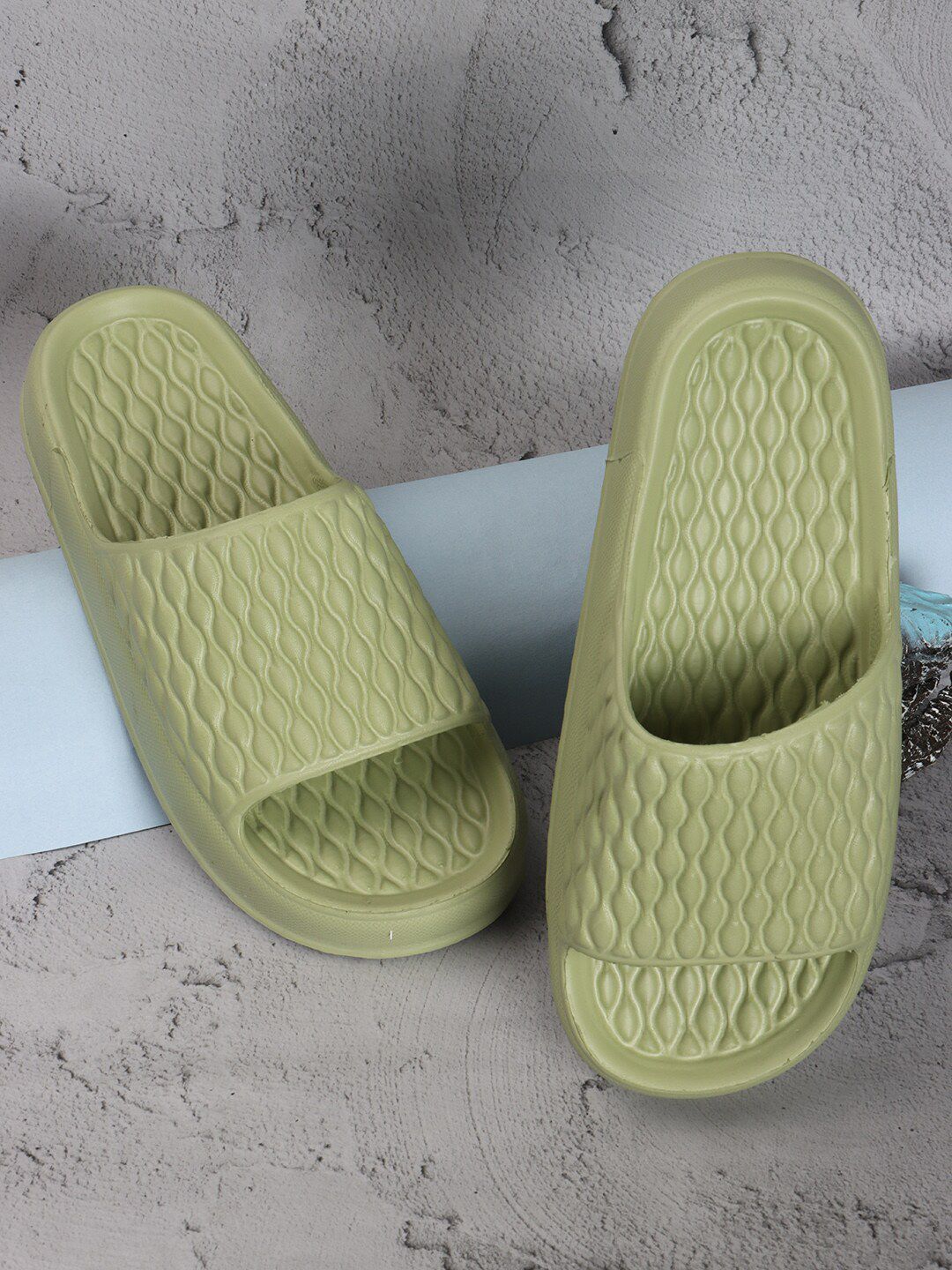 The Roadster Lifestyle Co. Women Sea Green Textured Slider Flip Flops