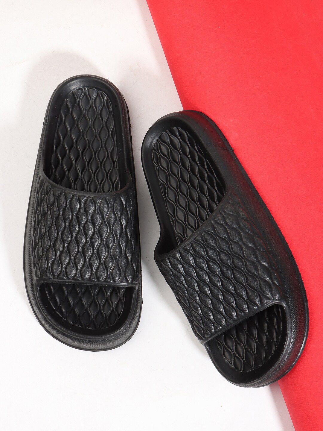 The Roadster Lifestyle Co. Women Black Textured Lightweight Slider Flip Flops