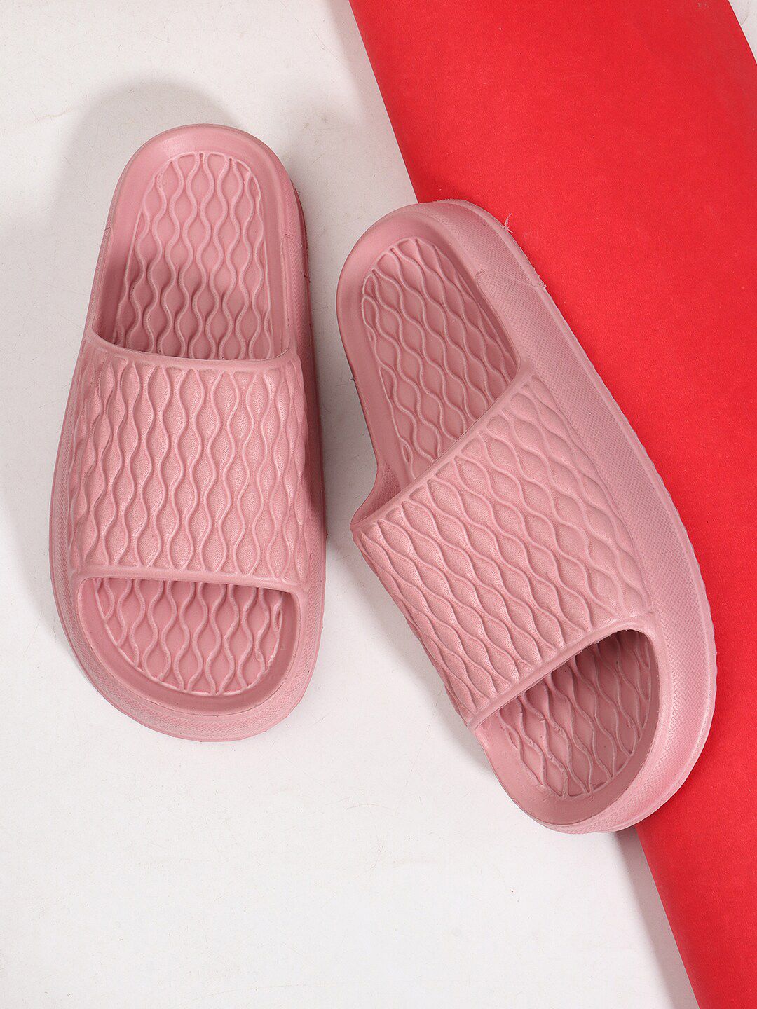 The Roadster Lifestyle Co. Women Pink Textured Lightweight Slider Flip Flops