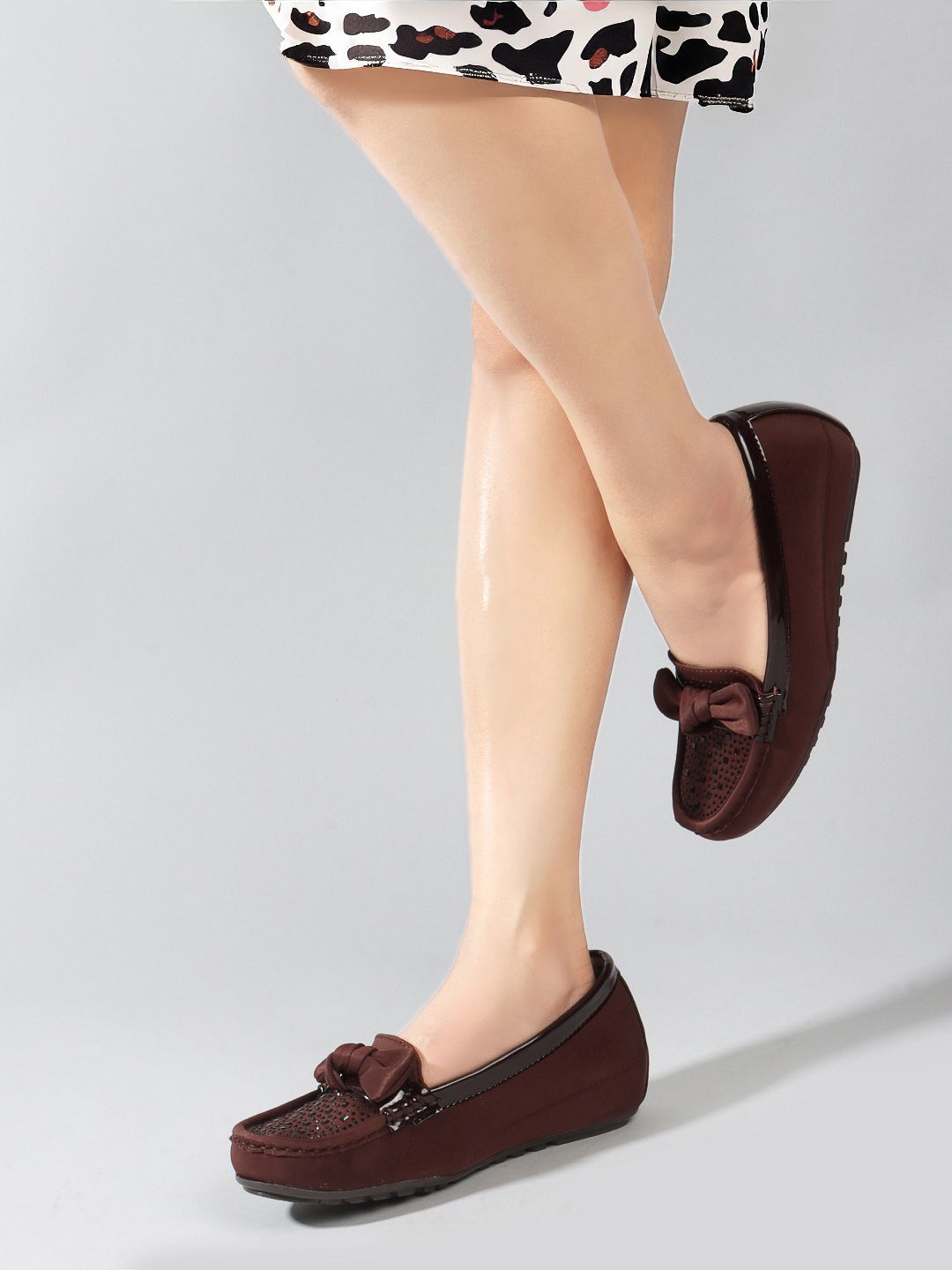 DressBerry Maroon Round Toe Wedge Heeled Pumps