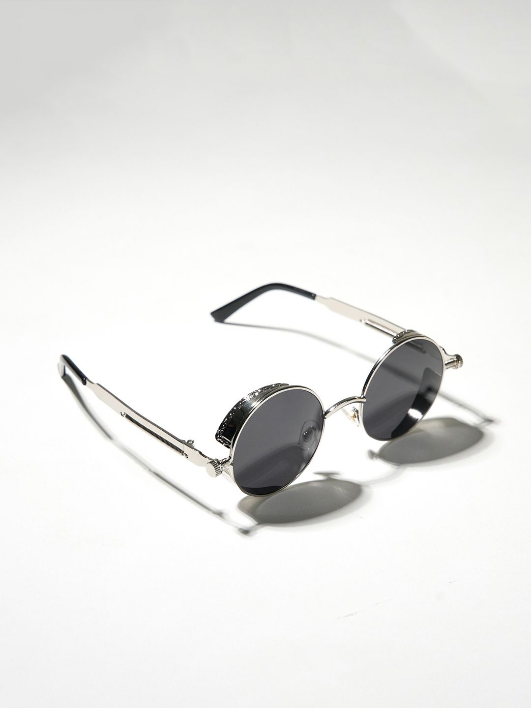 CHOKORE Men Round Sunglasses with Polarised Lens CHKSM_96