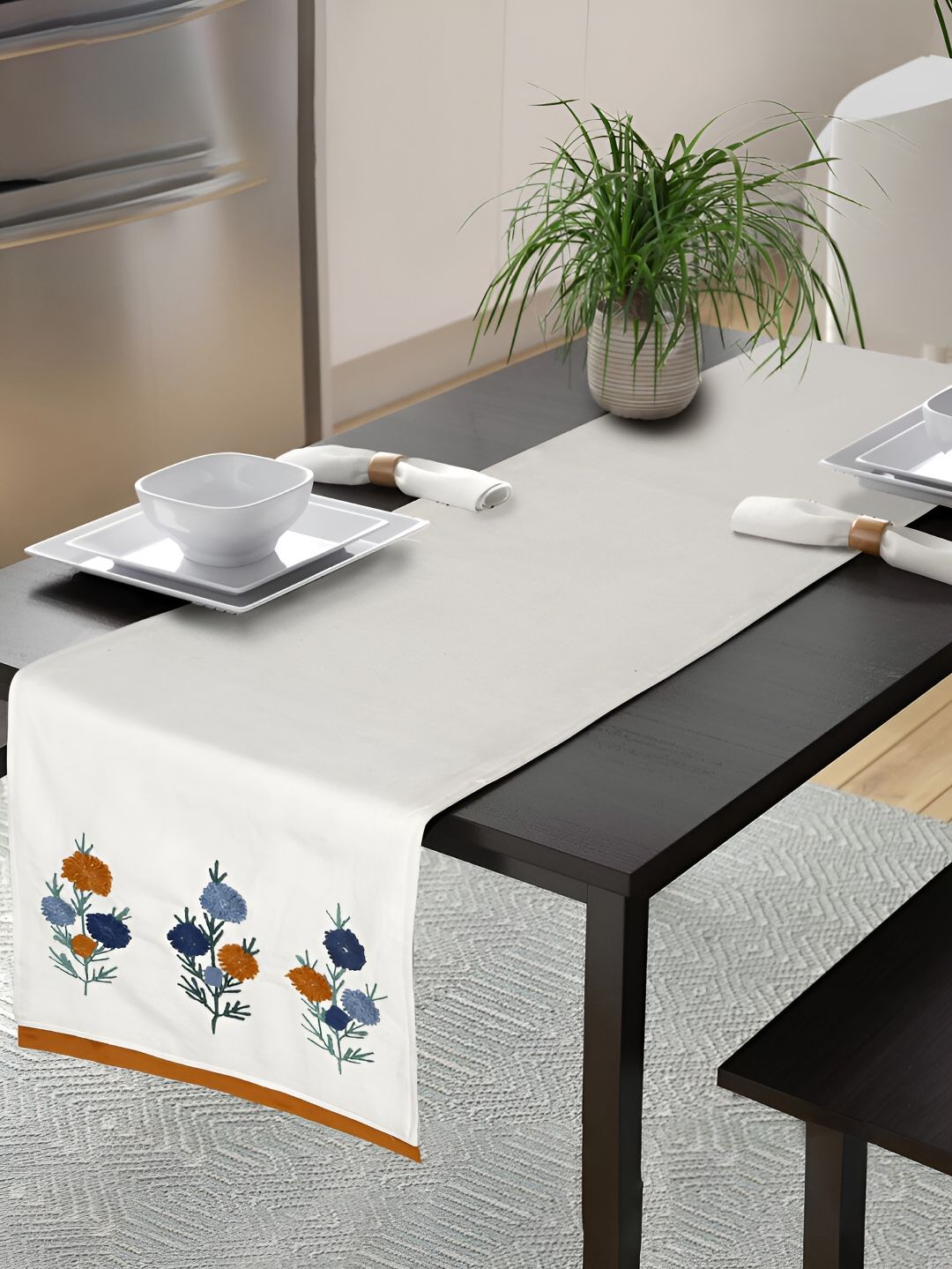 eyda White & Blue Embroidered Pure Cotton Table Runner