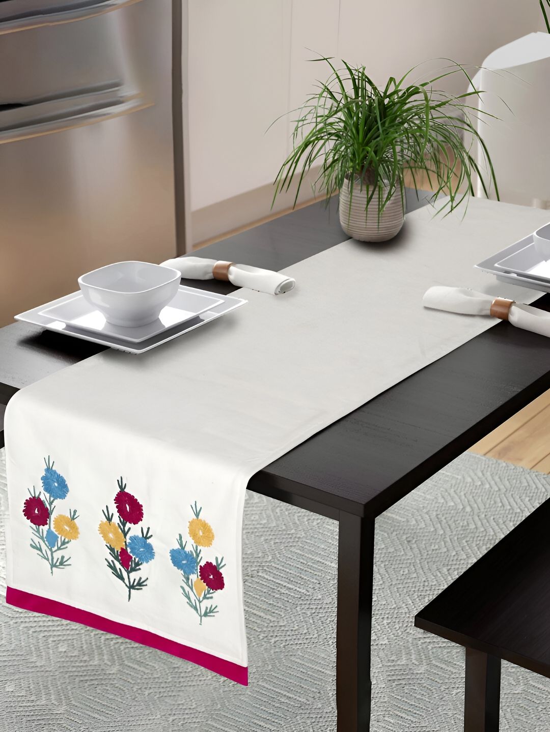 eyda White & Red Embroidered Pure Cotton Table Runner