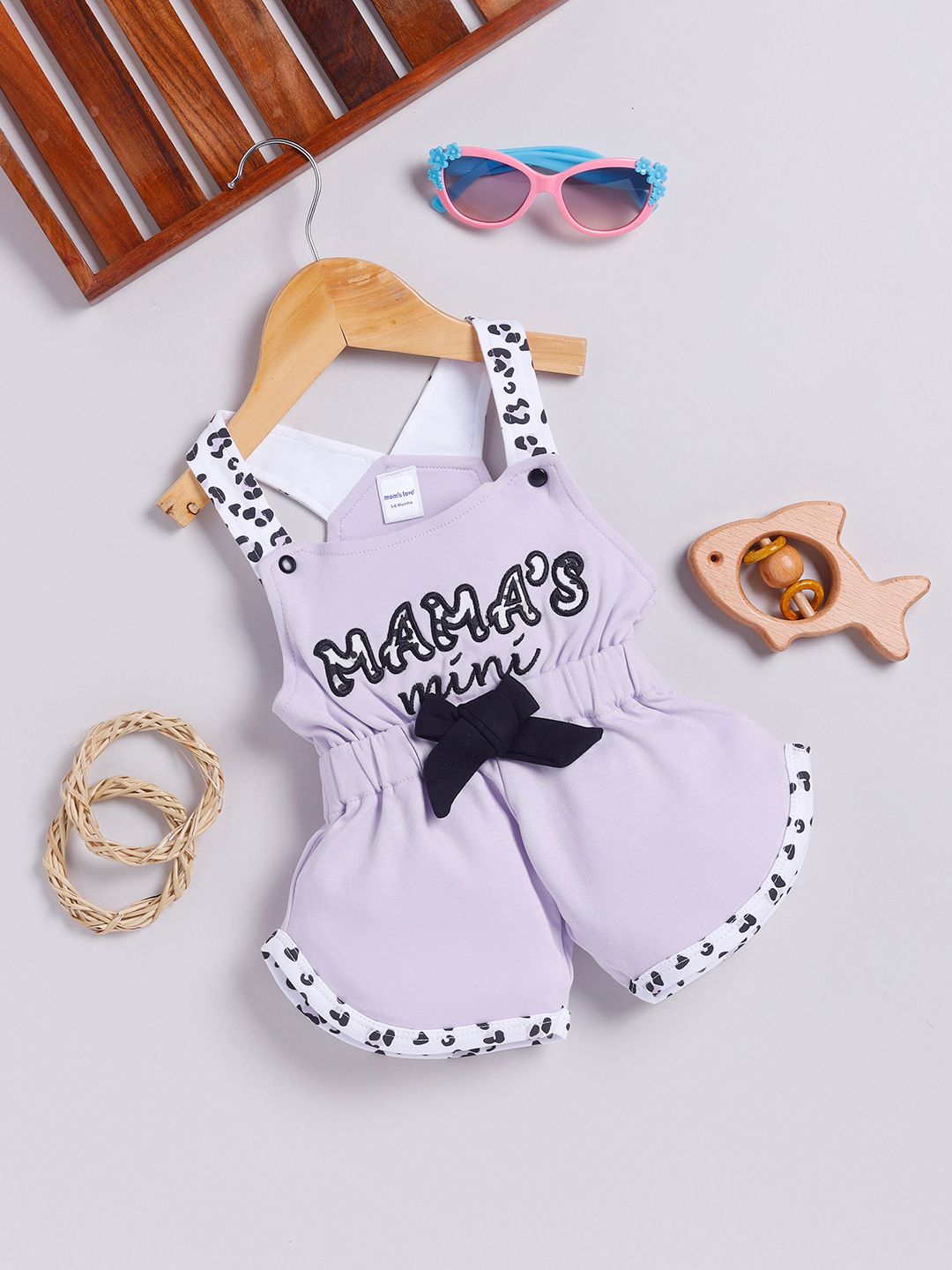 Moms Love Infant Girls Pure Cotton Self Design Basic Jumpsuit