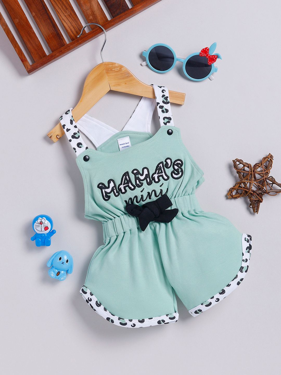 Moms Love Infant Girls Pure Cotton Self Design Basic Jumpsuit