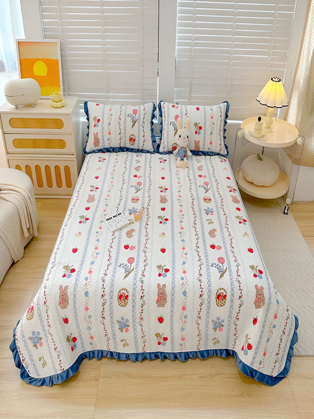 JC HOME White & Blue Printed 162 TC Double Queen Bed Cover With 2 Pillow Covers
